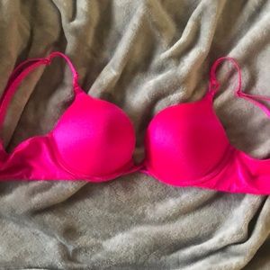 Pink Victoria’s Secret Bombshell 32B Bra